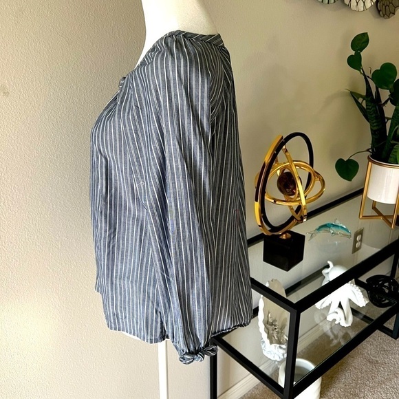 Wonder Nation Junior’s Grey and White stripes button front blouse, Size XXL (18) - Picture 3 of 8